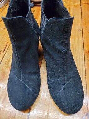 TOMS Ella Chelsea Ankle Bootie Black Suede Slip On Pull Tab Women's Size 8